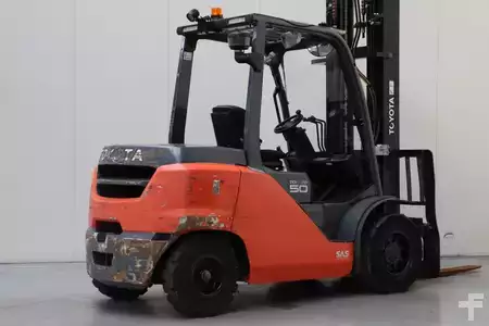 Diesel truck 2022  Toyota 40-8FD45N (2)