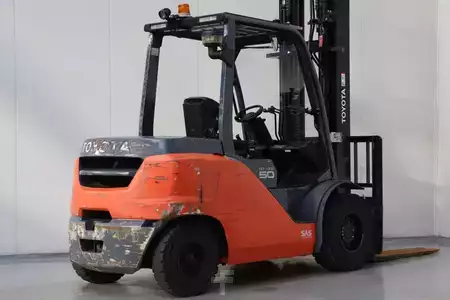 Diesel truck 2022  Toyota 40-8FD45N (2)