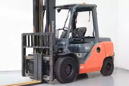 Wózki widłowe diesel 2022  Toyota 40-8FD50N (1)