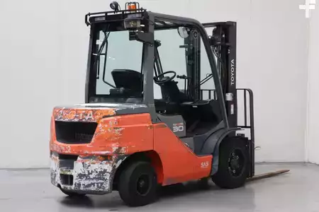 Wózki widłowe diesel 2022  Toyota 52-8FDF30 (2)