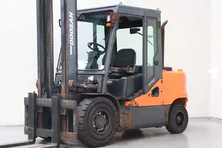 Wózki widłowe diesel 2013  Doosan D50SC-5 (1)