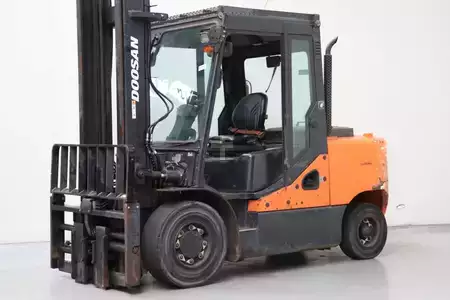 Wózki widłowe diesel 2014  Doosan D50SC-7 (1)
