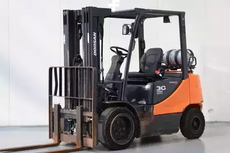 Gas truck 2015  Doosan G30E-5 (1)