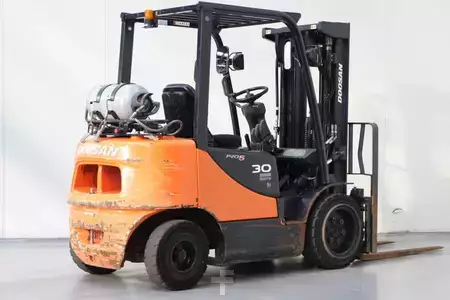 Gas truck 2015  Doosan G30E-5 (2)