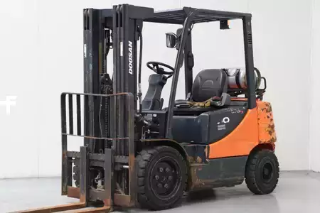 Gas truck 2016  Doosan G30E-5 (1)