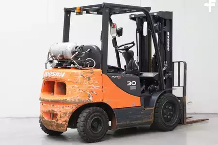 Gas truck 2016  Doosan G30E-5 (2)