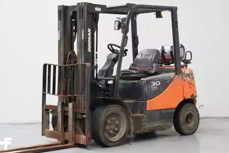 Gas truck 2016  Doosan G30E-5 (1)