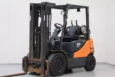 Gas truck 2016  Doosan G25E-5 (1)