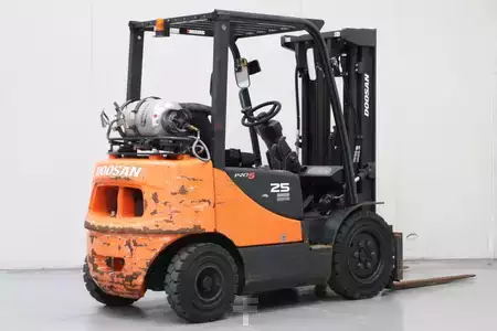Gas truck 2016  Doosan G25E-5 (2)
