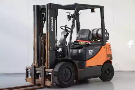 Carrelli elevatori GPL 2017  Doosan G25E-5 (1)