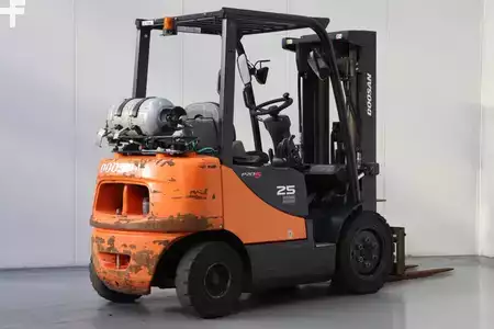Carrelli elevatori GPL 2017  Doosan G25E-5 (2)