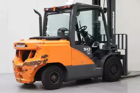 Wózki widłowe diesel 2018  Doosan D50C-7 (2)