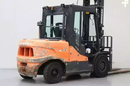 Wózki widłowe diesel 2009  Doosan D50C-5 (2)