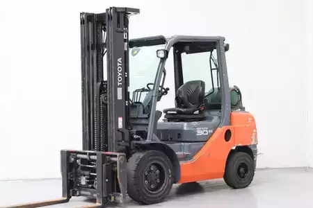 LPG Forklifts 2011  Toyota 02-8FGF30 (1)