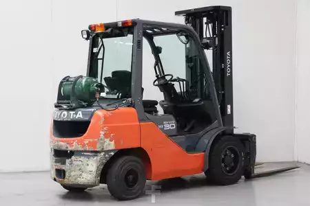 LPG Forklifts 2011  Toyota 02-8FGF30 (2)