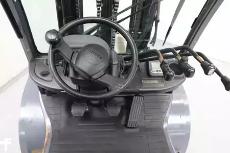 LPG Forklifts 2011  Toyota 02-8FGF30 (3)