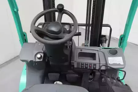 Carrelli elevatori GPL 2012  Mitsubishi FG25N (3)