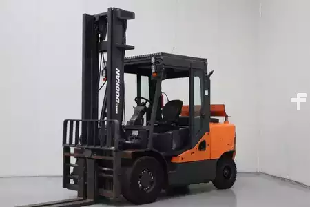 Wózki widłowe diesel 2014  Doosan D50SC-7 (1)