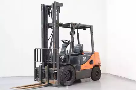 Carrelli elevatori diesel 2017  Doosan D35C-5 (1)