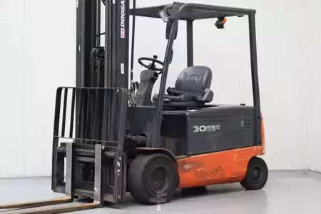 Electric - 4 wheels 2012  Doosan B30X-5 (1)