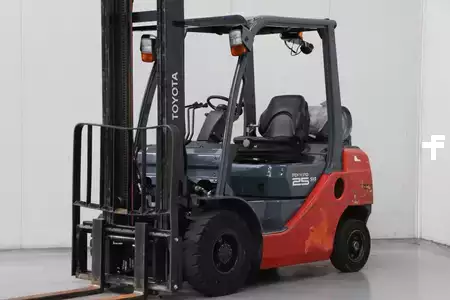 LPG heftrucks 2012  Toyota 02-8FGF25 (1)