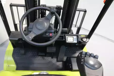 Elektro čtyřkolový VZV 2023  Clark GEX50 (3)