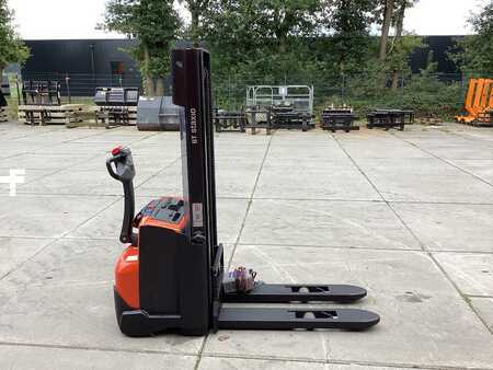 Niederhubwagen 2016  [div] SWE120 (2)