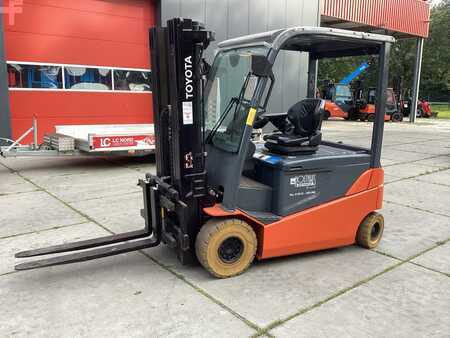 Carrelli elettrici 4 ruote 2014  Toyota 8FBMT25 (2)
