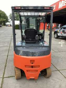Carrelli elettrici 4 ruote 2014  Toyota 8FBMT25 (4)