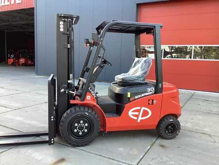 4-wiel elektrische heftrucks 2023  EP Equipment EFL303S (2)