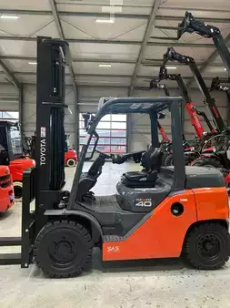 Dízel targoncák 2024  Toyota 8FD35F (2)