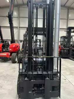 Dízel targoncák 2024  Toyota 8FD35F (4)