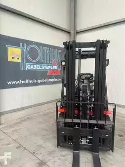 4-wiel elektrische heftrucks 2024  EP Equipment EFL253 P (2)