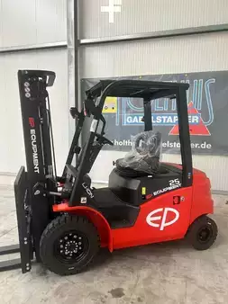 4-wiel elektrische heftrucks 2024  EP Equipment EFL253 P (4)