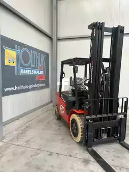 4-wiel elektrische heftrucks 2025  EP Equipment EFL353 P (2)