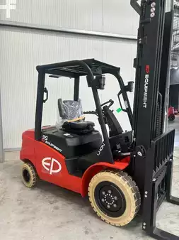 4-wiel elektrische heftrucks 2025  EP Equipment EFL353 P (5)