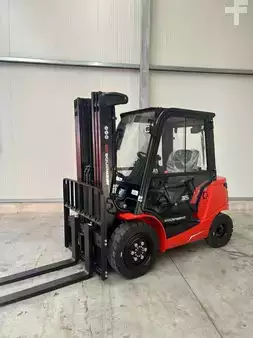 4-wiel elektrische heftrucks 2026  EP Equipment EFL35 Pro + Fingertip + Waage (1)