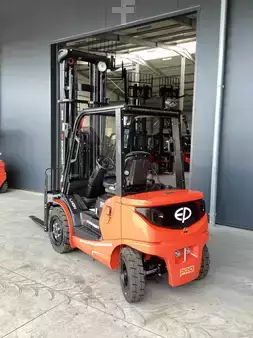 4-wiel elektrische heftrucks 2026  EP Equipment EFL35 Pro + Fingertip + Waage (3)