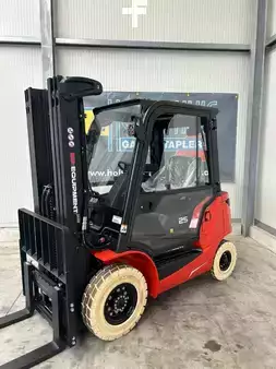 4-wiel elektrische heftrucks 2026  EP Equipment EFL25 Pro + Fingertip + Waage (1)