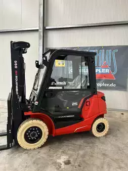 4-wiel elektrische heftrucks 2026  EP Equipment EFL25 Pro + Fingertip + Waage (2)
