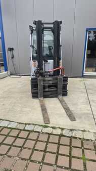 Elektryczne 4-kołowe 2013  Still RX 60-30 L (4)