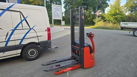 Wózek wysokiego podnoszenia 2002 Linde L10 (1)