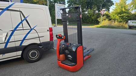 Wózek wysokiego podnoszenia 2002 Linde L10 (2)