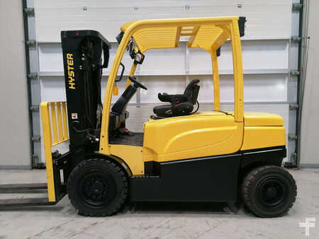 Elektromos 4 kerekű 2014  Hyster J4.5XN (2)