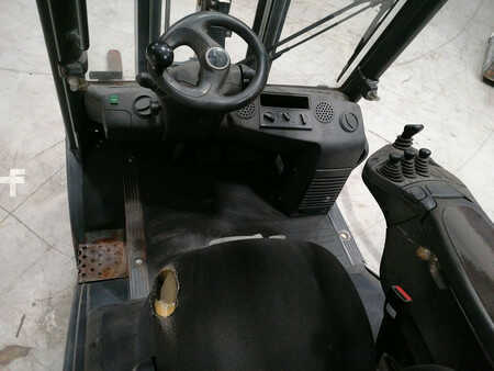 Wózki gazowe 2014  Linde H25T-02 (8)