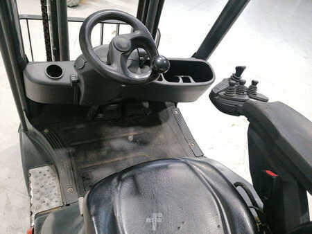 Carrello elevatore a gas 2011  Linde H16T-01 (8)