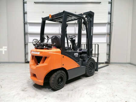 Carrello elevatore a gas 2019  Doosan G25P-7 (4)