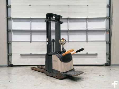 Stacker pedestre 2020  Crown ETi 4000 1.6 TT (3)