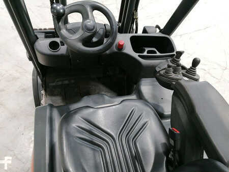 Chariots électriques à 3 roues 2012  Linde E20L-01 (8)