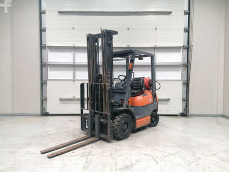 LPG Forklifts 1997  Toyota 42-6FGF15 (1)